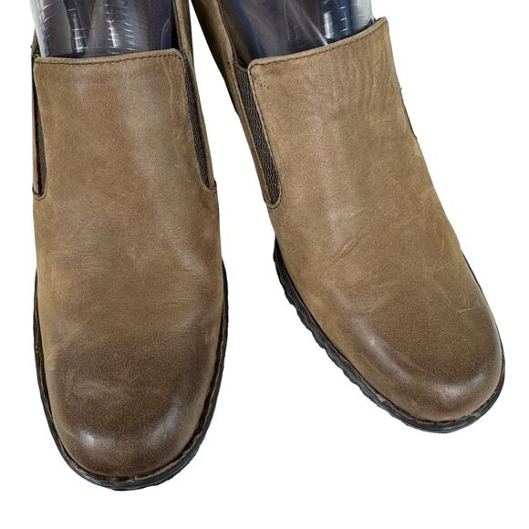 Born Gertrude Distressed Brown Leather Pull On Block Heel Booties Women's Sz 10 - Picture 2 of 12